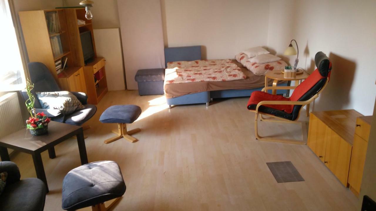 U Babicky A Jeji Psi Smecky Guest House Veselicko Exterior photo
